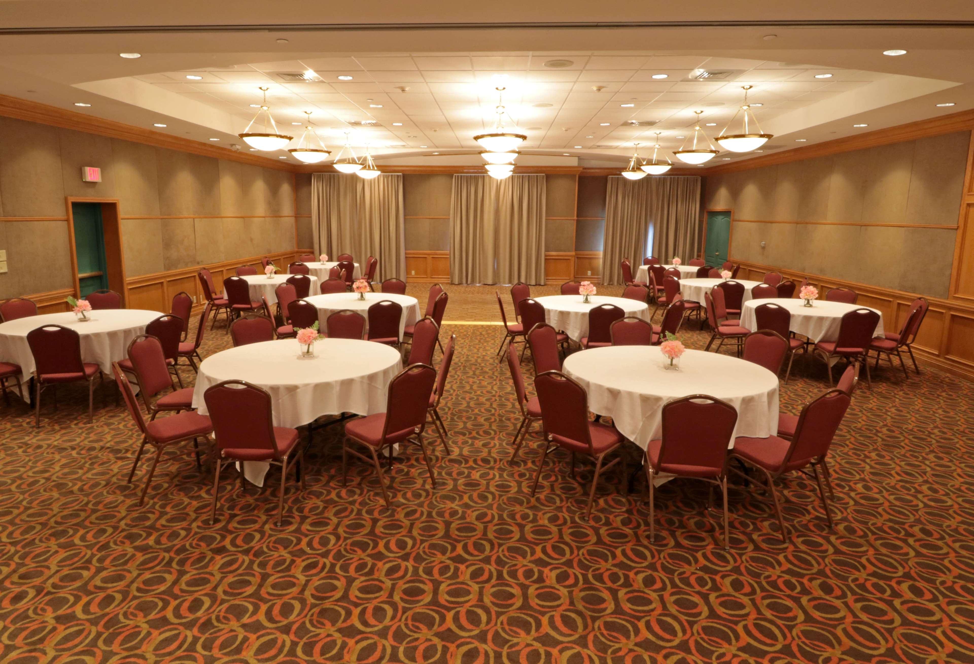 วินด์แฮม การ์เดน แมคคัลเลน แอท ลาพลาซามอลล์ Hotel ภายนอก รูปภาพ