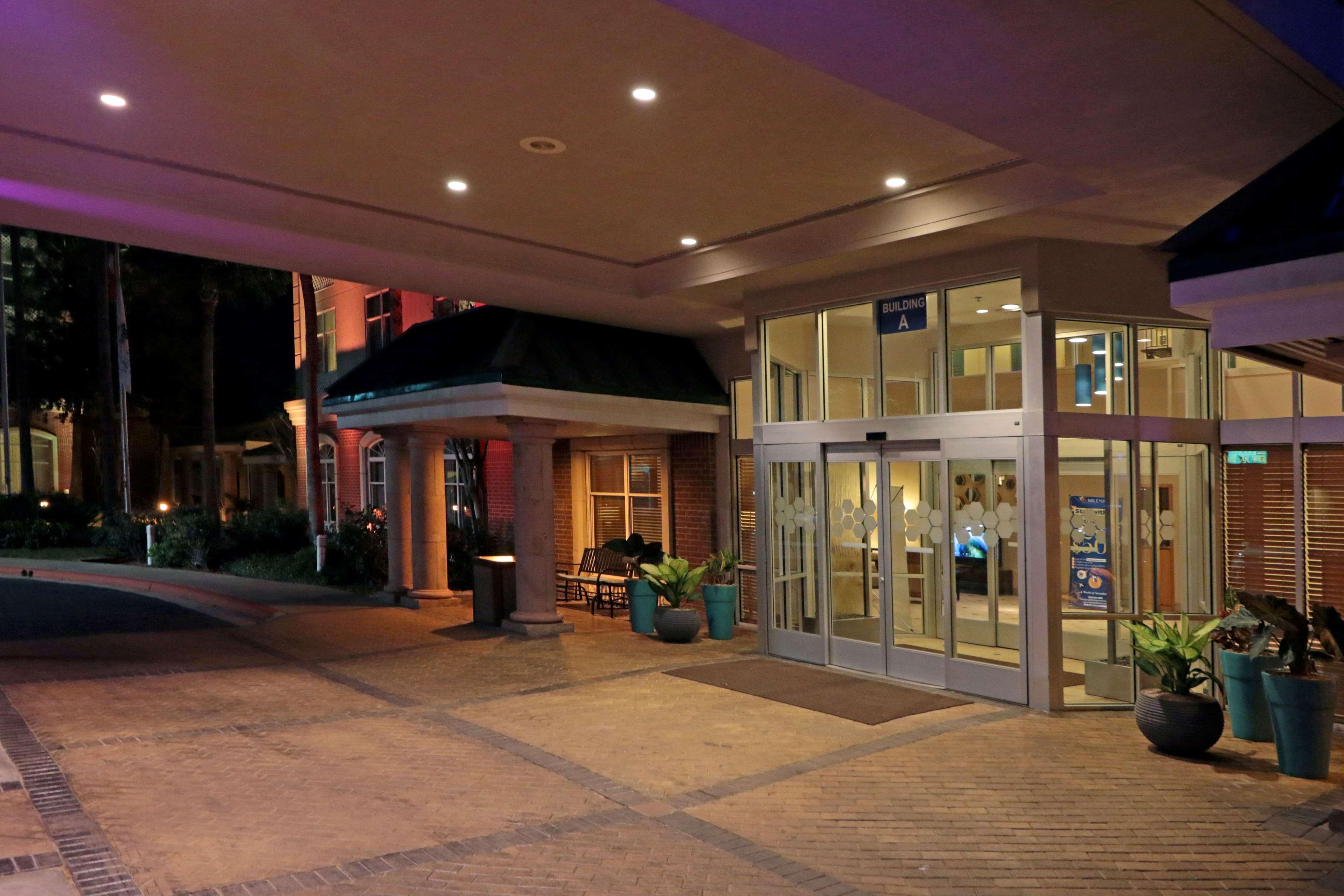วินด์แฮม การ์เดน แมคคัลเลน แอท ลาพลาซามอลล์ Hotel ภายนอก รูปภาพ