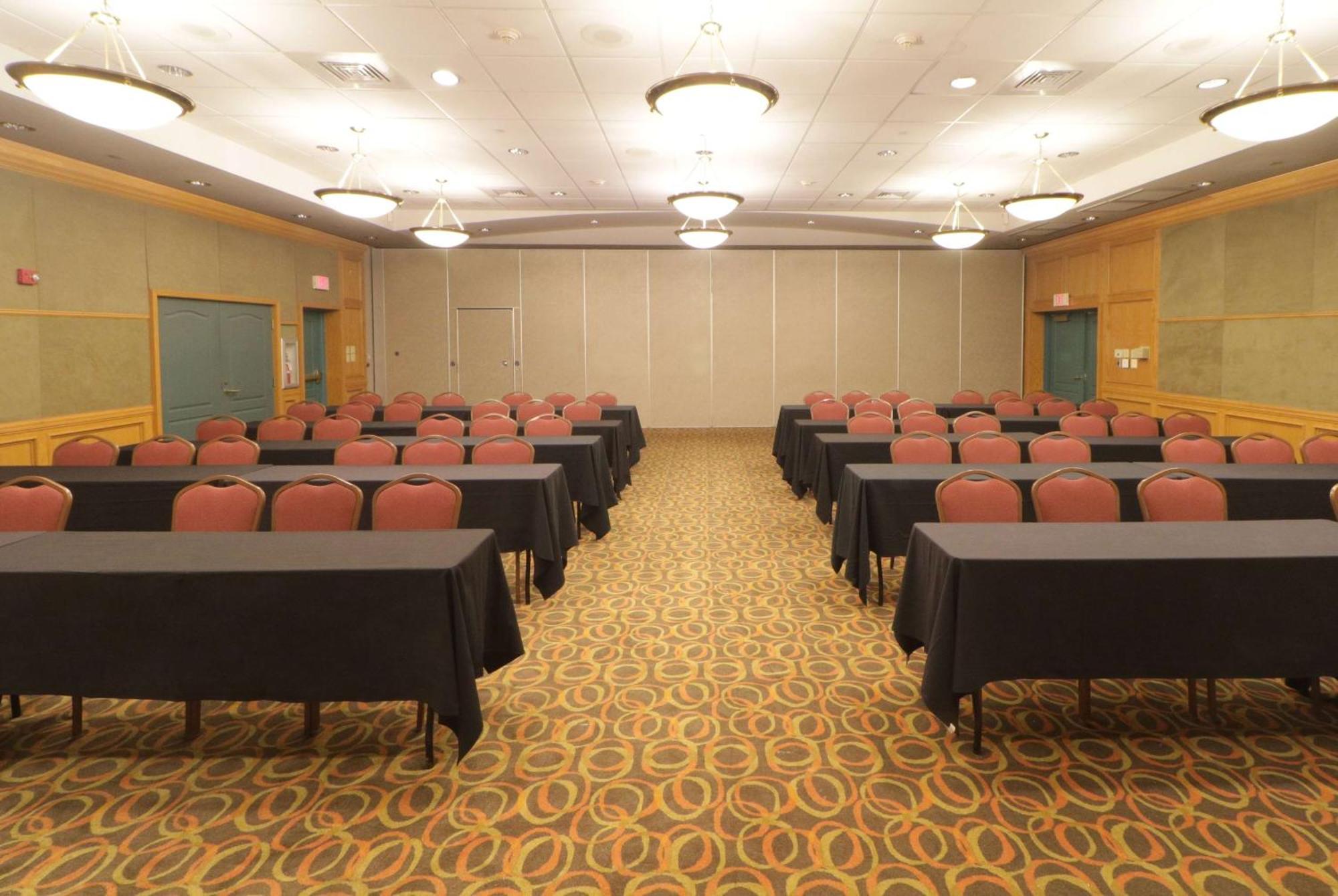 วินด์แฮม การ์เดน แมคคัลเลน แอท ลาพลาซามอลล์ Hotel ภายนอก รูปภาพ