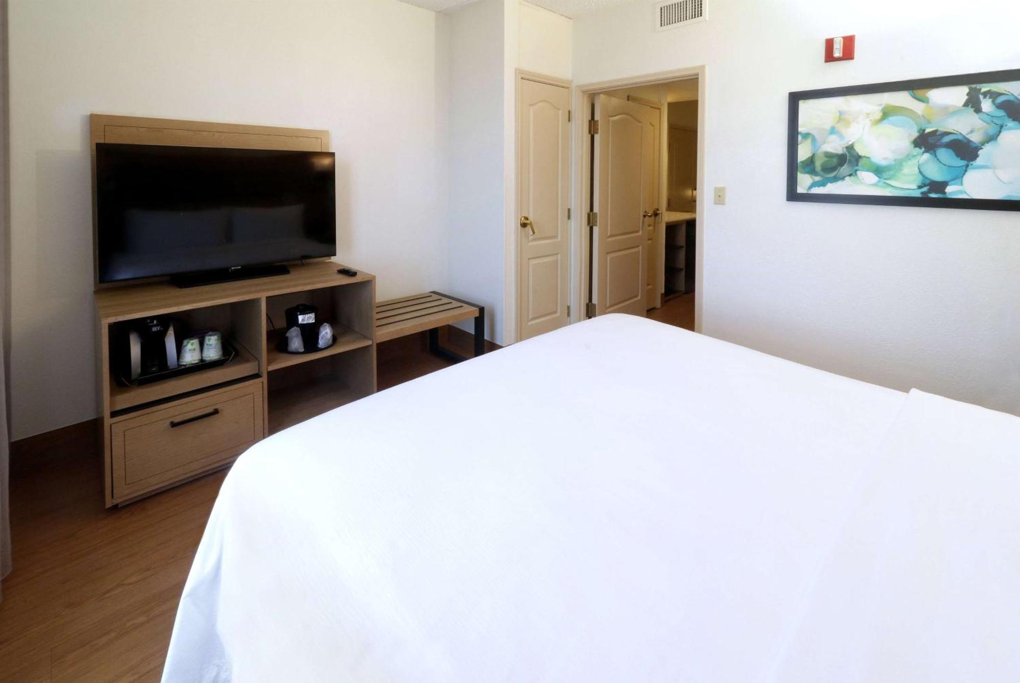 วินด์แฮม การ์เดน แมคคัลเลน แอท ลาพลาซามอลล์ Hotel ภายนอก รูปภาพ