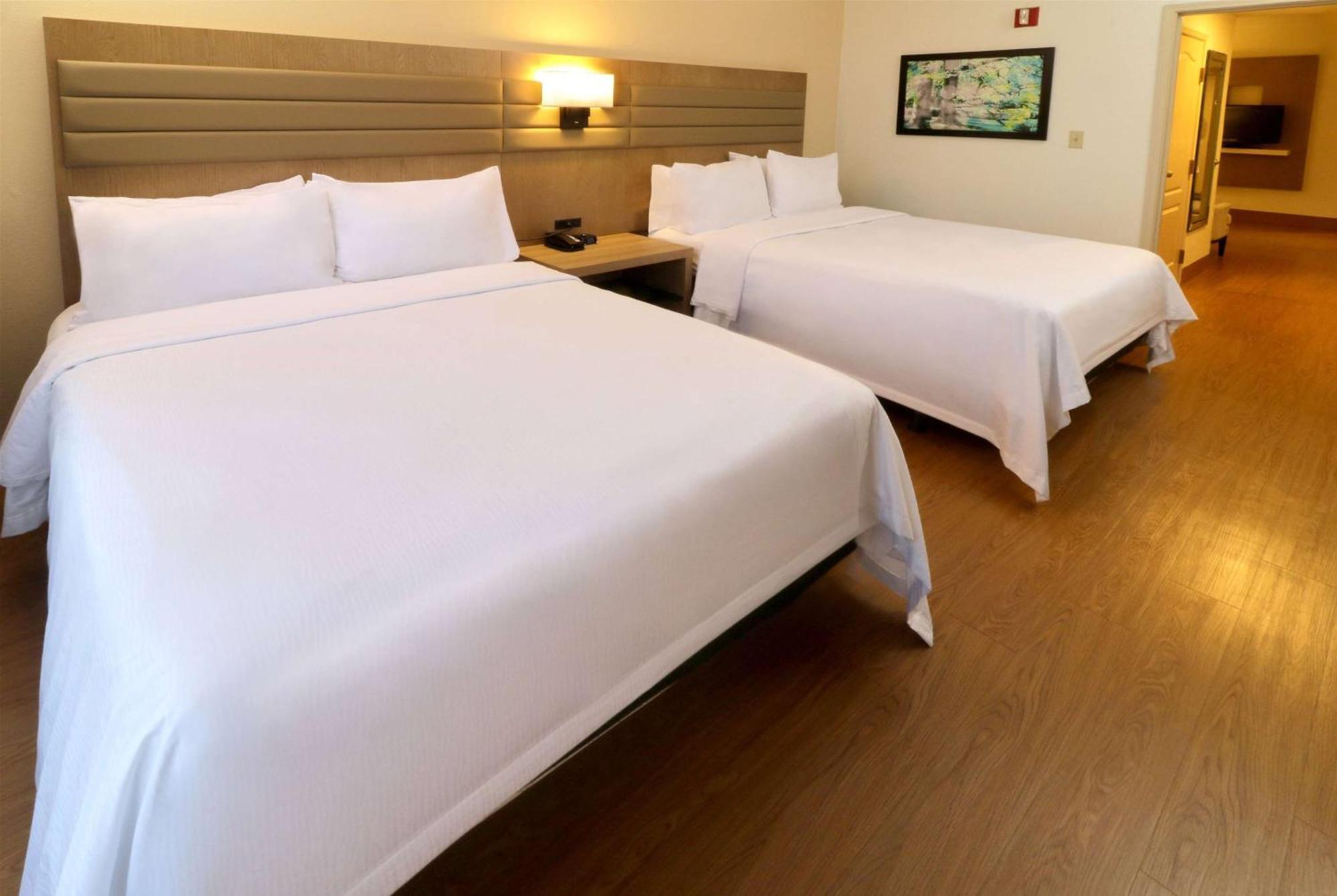 วินด์แฮม การ์เดน แมคคัลเลน แอท ลาพลาซามอลล์ Hotel ภายนอก รูปภาพ