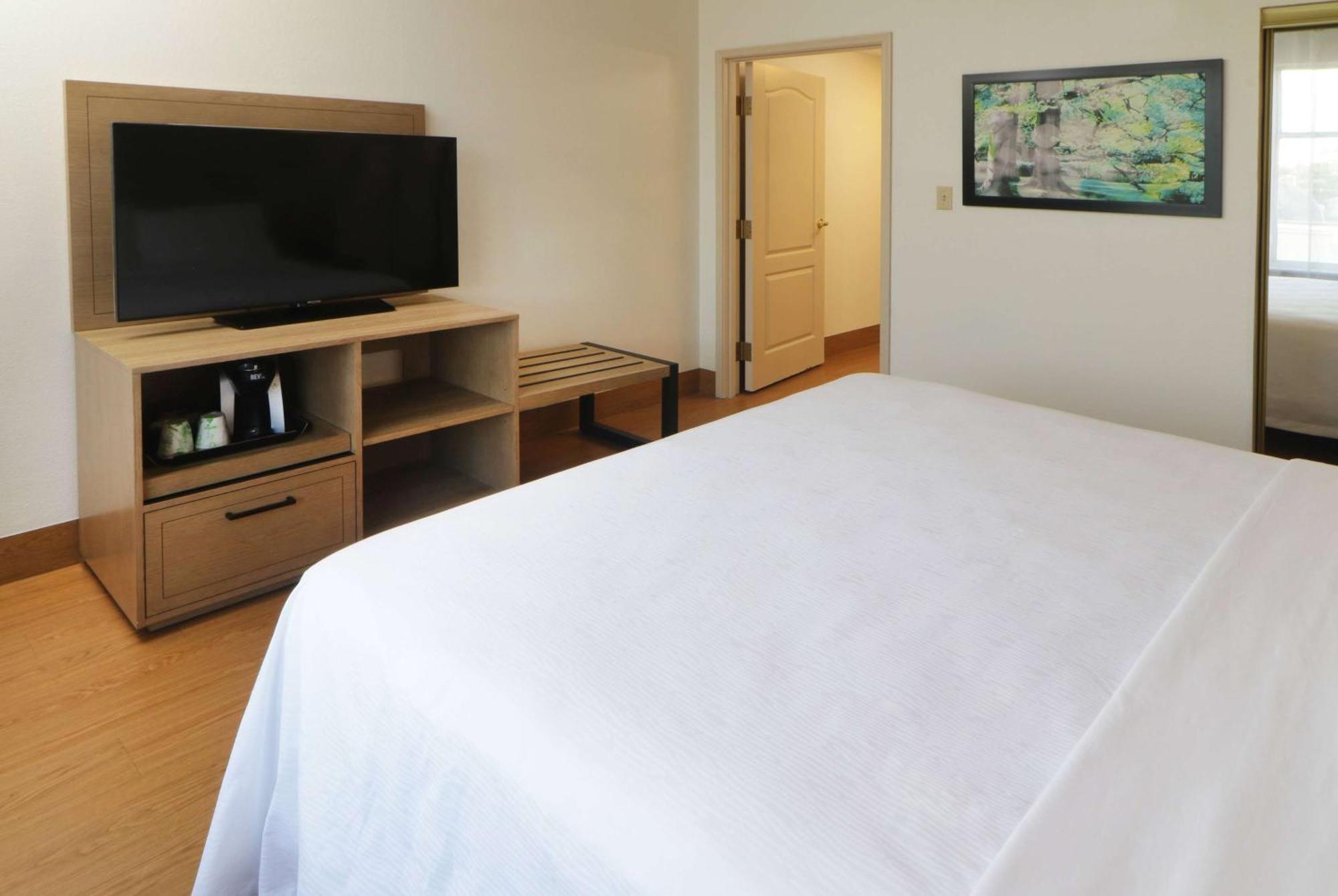 วินด์แฮม การ์เดน แมคคัลเลน แอท ลาพลาซามอลล์ Hotel ภายนอก รูปภาพ