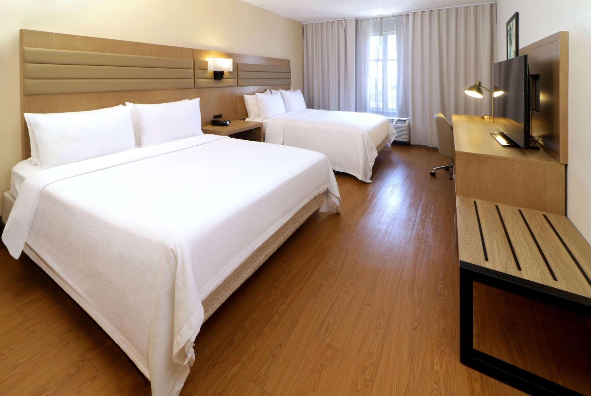 วินด์แฮม การ์เดน แมคคัลเลน แอท ลาพลาซามอลล์ Hotel ภายนอก รูปภาพ