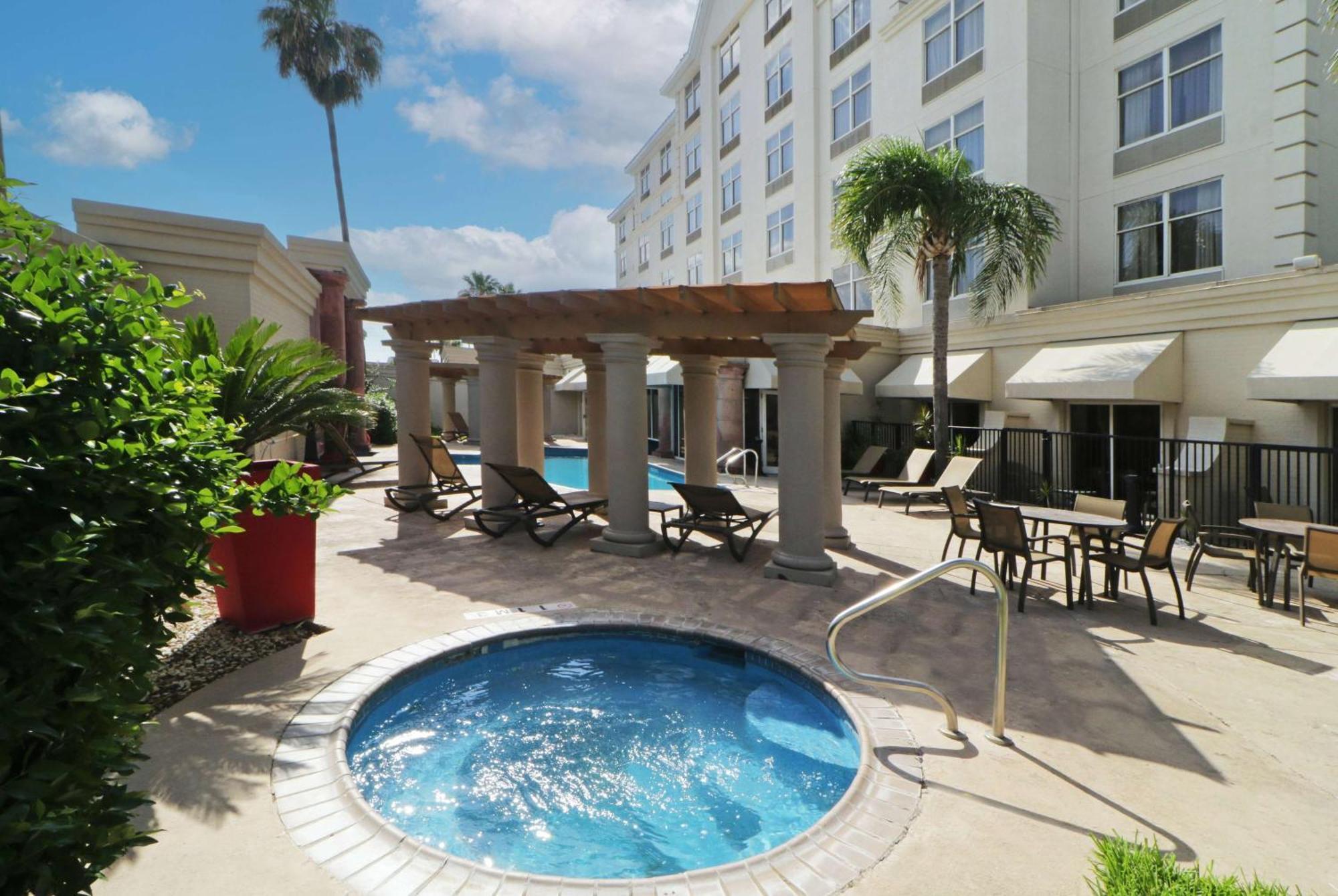 วินด์แฮม การ์เดน แมคคัลเลน แอท ลาพลาซามอลล์ Hotel ภายนอก รูปภาพ